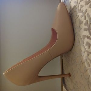 NEW 4.7inch Elisabet Tang Stiletto size 6, matte nude